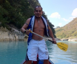  The leader of the canoe 